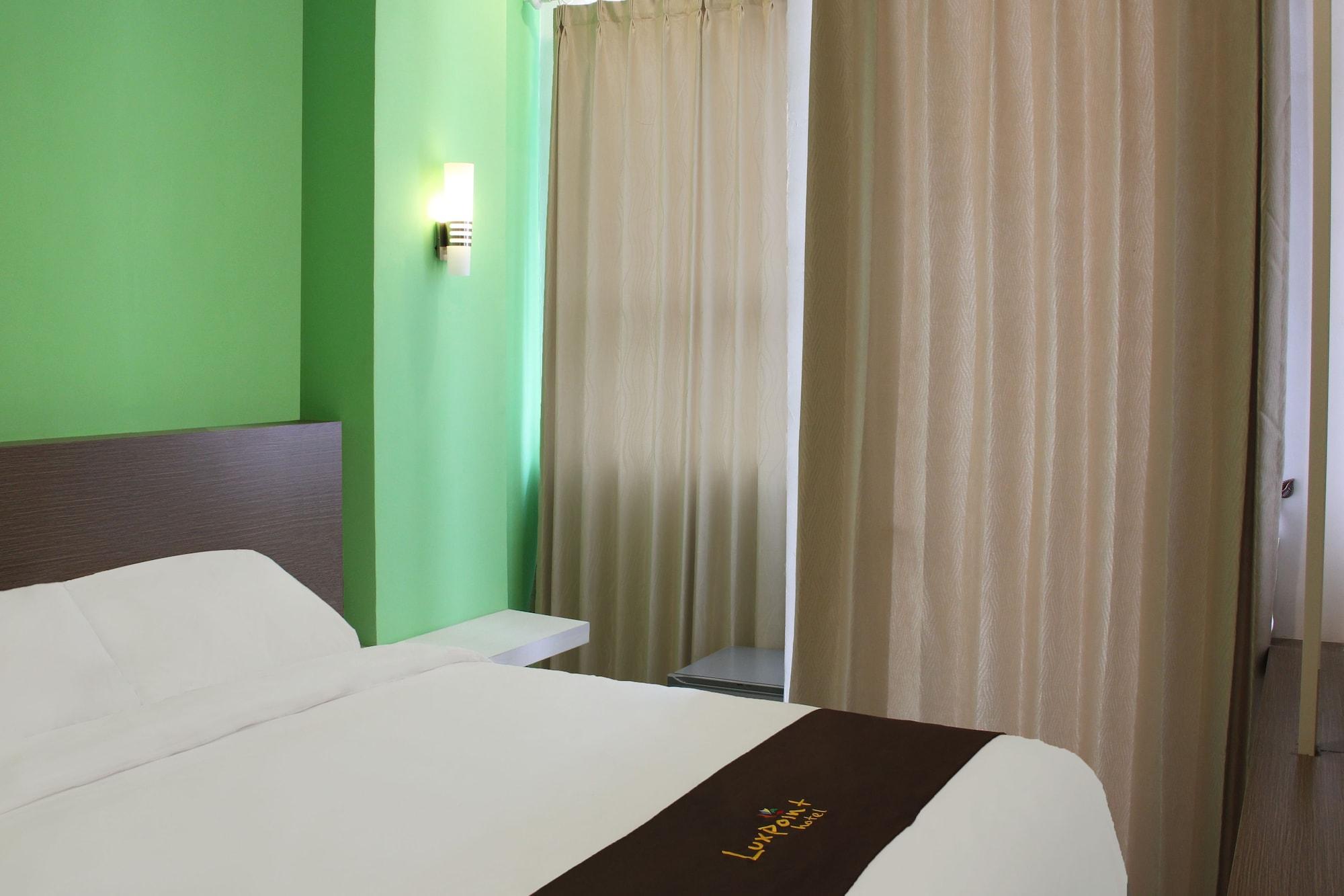 Luxpoint Hotel Baratajaya Surabaya Exterior photo