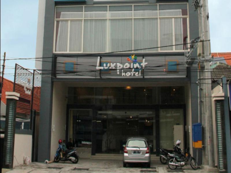 Luxpoint Hotel Baratajaya Surabaya Exterior photo